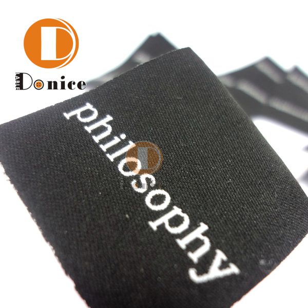 Collar woven label