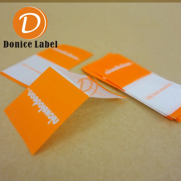 Colored ribbon washing label