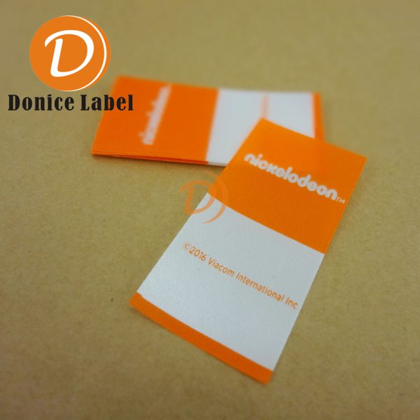 Colored ribbon washing label