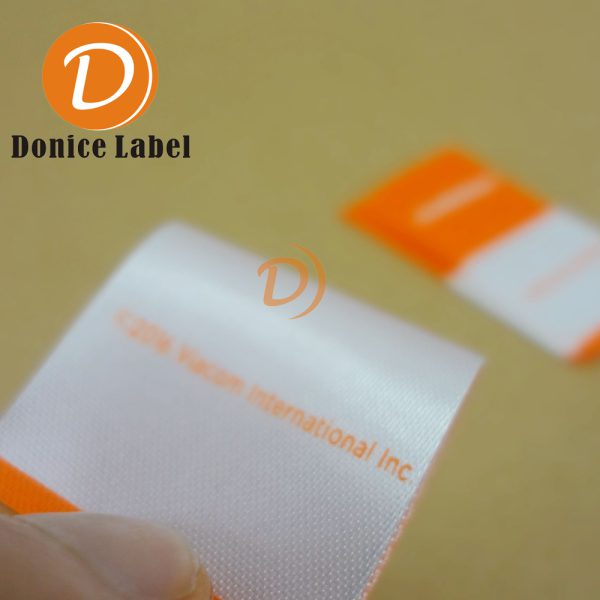 Colored ribbon washing label