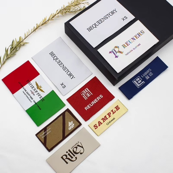 Fold Over Woven Labels for T-Shirts
